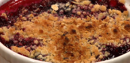 Blackberry crumble with Honny Cress