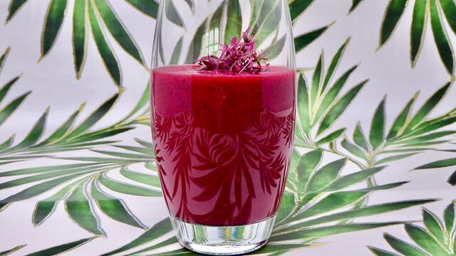 Beetroot and red berries smoothie