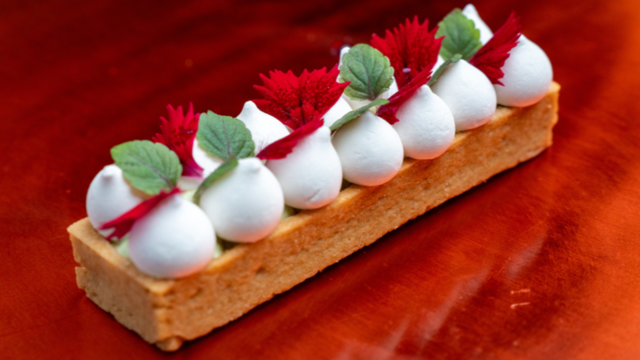 Tartlet with White Chocolate Mousse, Shiso Bicolor and Fivola Blossom