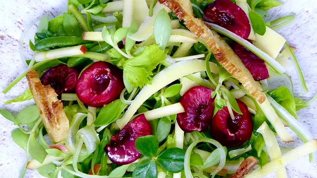 Cherry and apple salad with Comté cheese