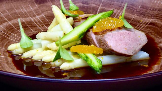 Duck Magret and white asparagus with clementine sauce