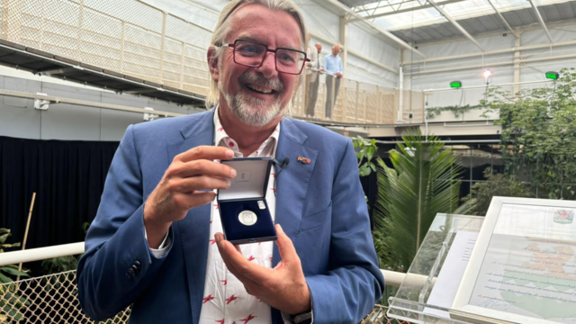 Zilveren erepenning Westland voor Rob Baan bij zilveren jubileum